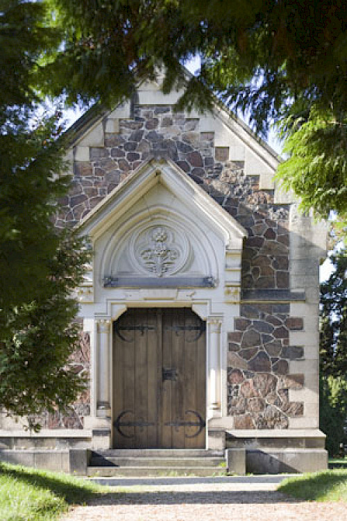 Friedhofshalle weistropp